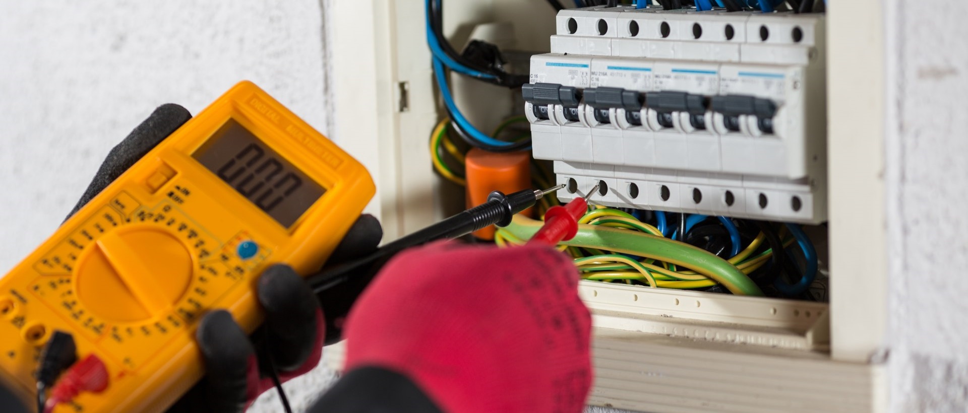 Electricians SE7